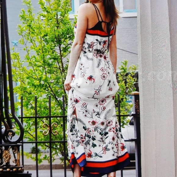 Gilli Dresses & Skirts - Gilli Floral Maxi w/ side slit